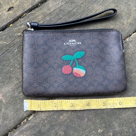 Authentic Coach Signature Corner Zip Wristlet Cherry Rare Mint Condition - Picture 7 of 10